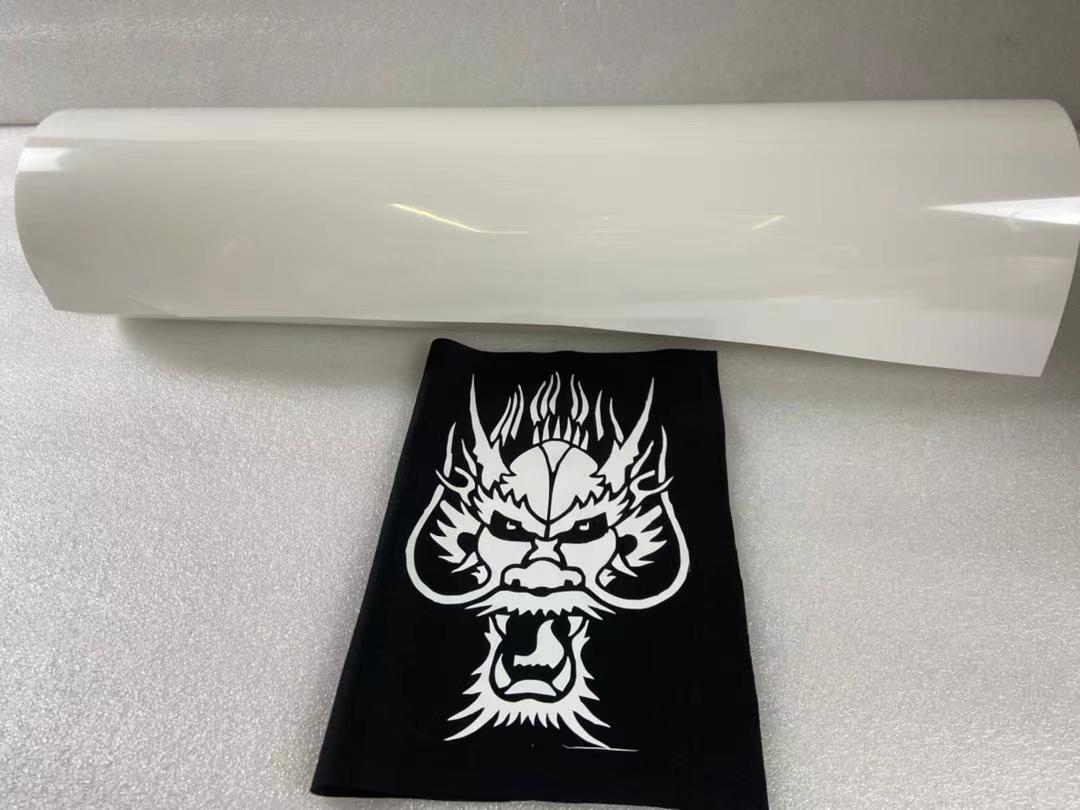 سهل إزالة الأعشاب الضارة بنقل الحرارة من الفينيل القابل للقطع PU المرن للمنسوجات